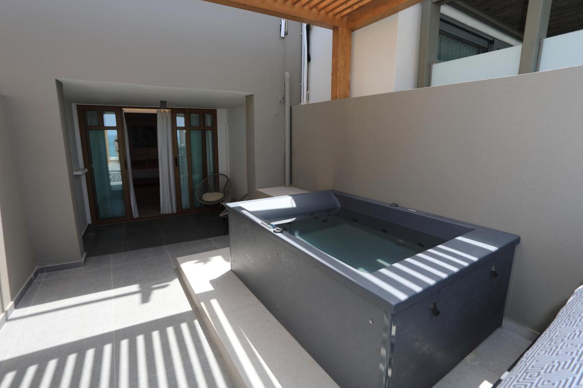 Ammos Suites 罗希姆诺 外观 照片