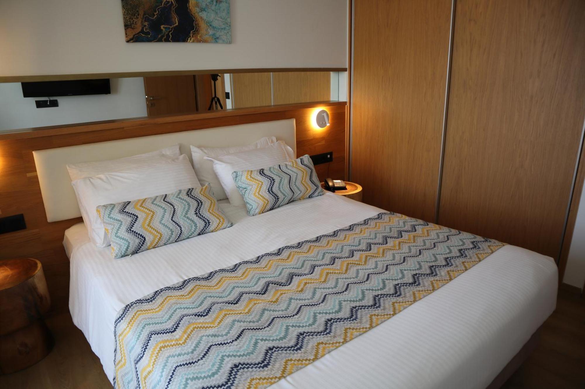 Ammos Suites 罗希姆诺 外观 照片